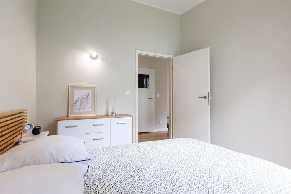 Bright And Cozy Apartment Near Park, With A Huge Terrace. Varsovie Extérieur photo