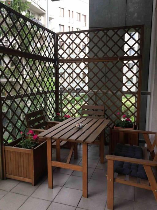 Bright And Cozy Apartment Near Park, With A Huge Terrace. Varsovie Extérieur photo