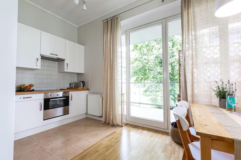 Bright And Cozy Apartment Near Park, With A Huge Terrace. Varsovie Extérieur photo