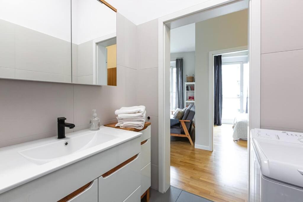 Bright And Cozy Apartment Near Park, With A Huge Terrace. Varsovie Extérieur photo