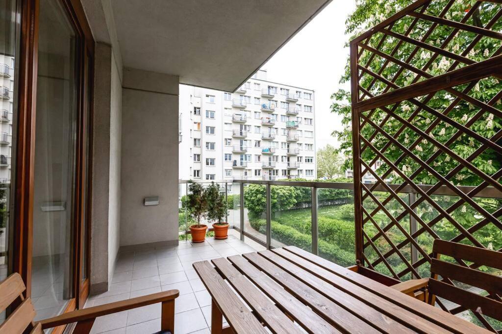 Bright And Cozy Apartment Near Park, With A Huge Terrace. Varsovie Extérieur photo