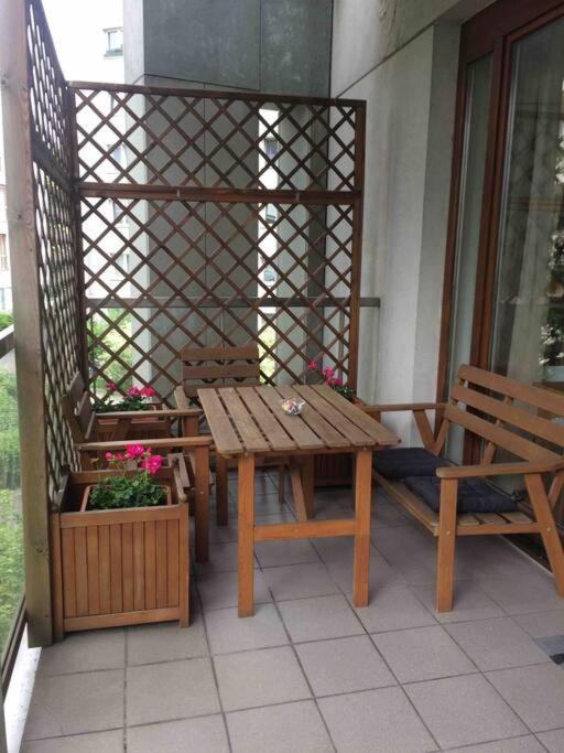 Bright And Cozy Apartment Near Park, With A Huge Terrace. Varsovie Extérieur photo